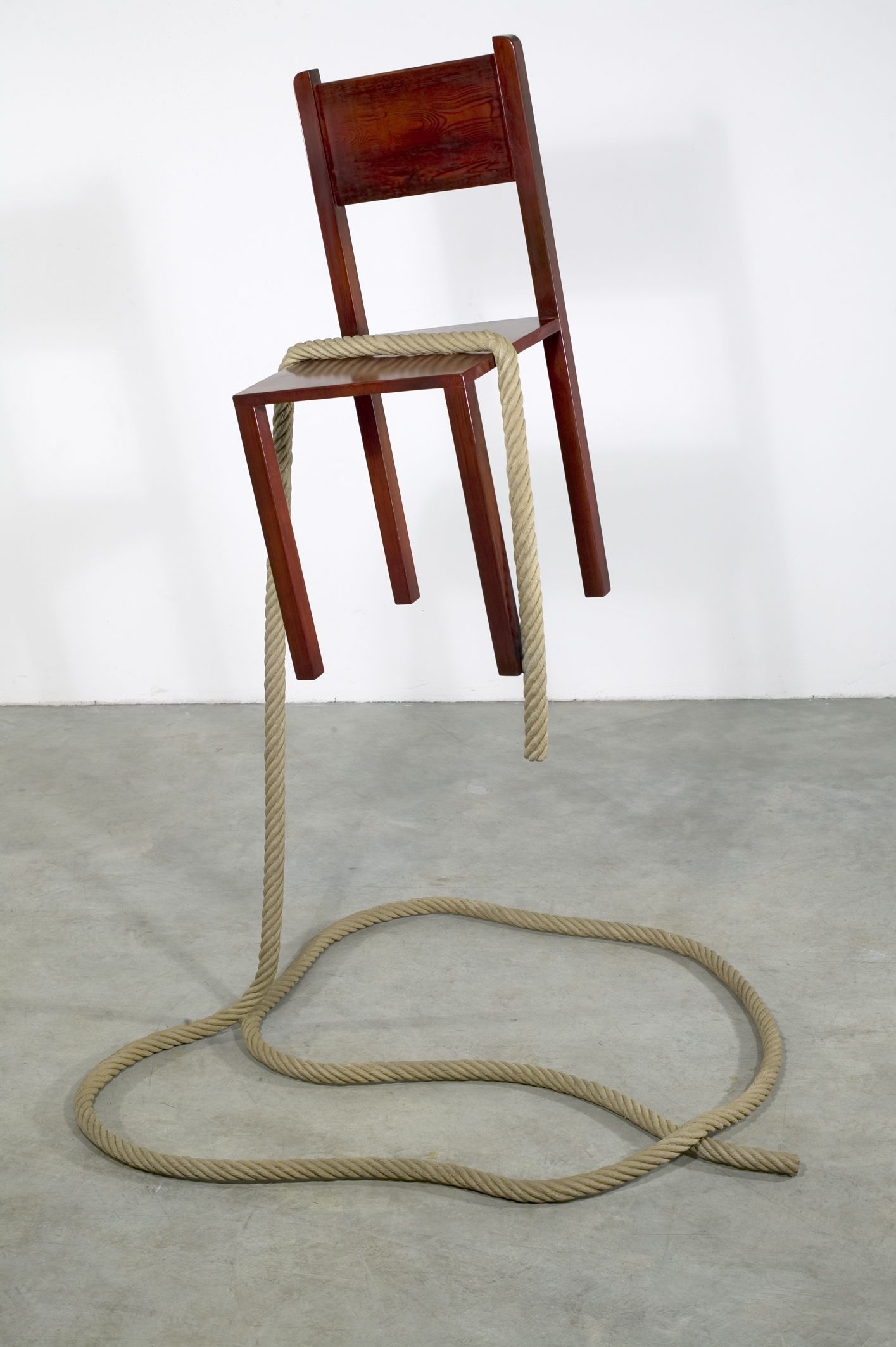  "Lévitation de chaise" - Philippe Ramette (2005)