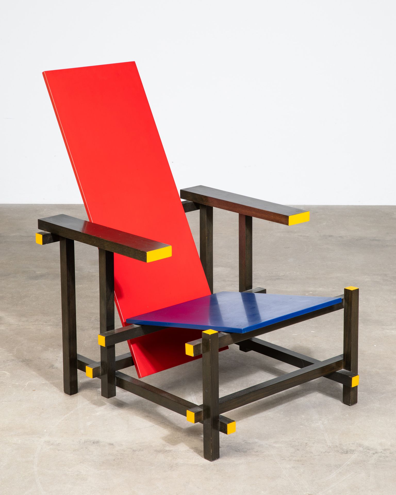 "Chaise rouge et bleue" - Gerrit Rietveld (1918) 